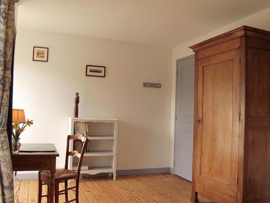 La Petite Ville Aze Saint-Coulomb Pokoj fotografie