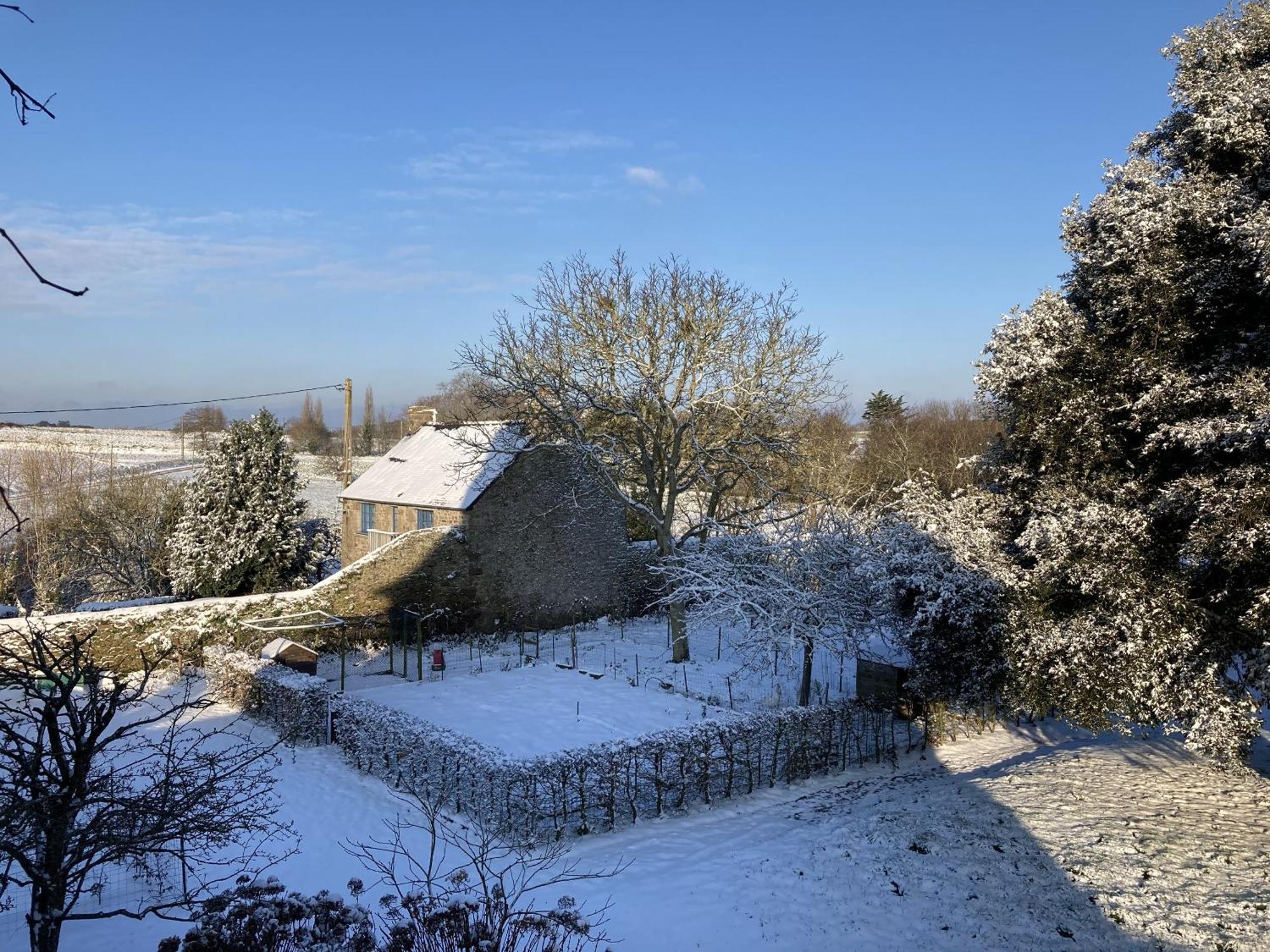 La Petite Ville Aze Saint-Coulomb Exteriér fotografie